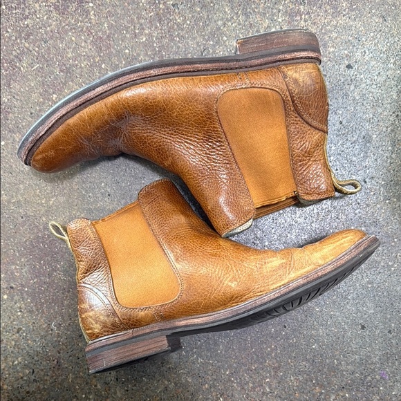 UGG Tan Boots Classic Chelsea Style - Picture 5 of 5